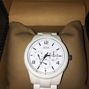 Guess watch Pre owned great condition :)
